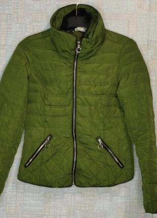 Зелена куртка демісезонна s-m