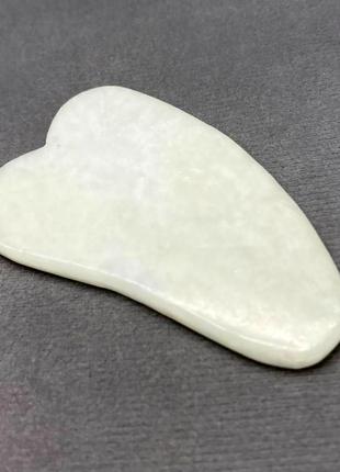 Мини гуаша из натурального камня жадеит белый 70х40мм