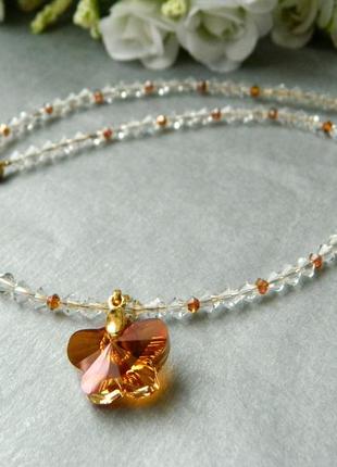Ожерелье чокер с кристаллами и бусинами сваровски с подвеской бабочка1 фото
