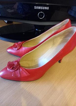 Итальянские натуральные кожаные туфли красные