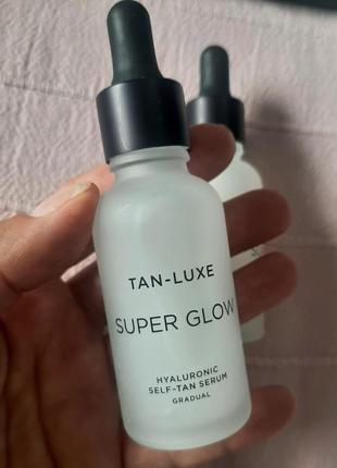 Гіалуронова зволожуюча сироватка з автозасмагою tan-luxe super glow 
 30ml