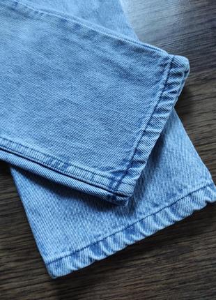 Bershka джинсы мом, высокая посадка, голубые слоучи9 фото