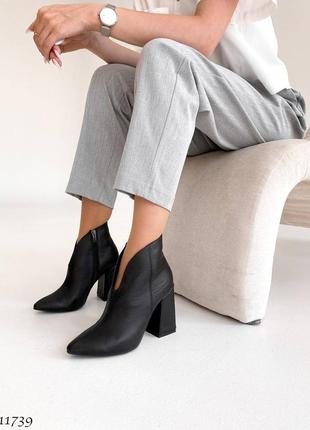 Демисезонные ботильоны =na=
цвет: черный, натуральная кожа