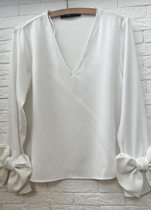 Біла блуза з бантиками на рукавах від zara3 фото