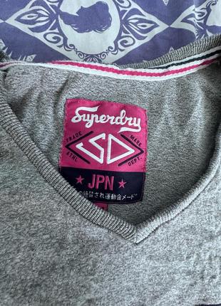 Серая футболка superdry выбитый логотип3 фото