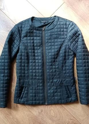 Чёрная лёгкая стёганая куртка