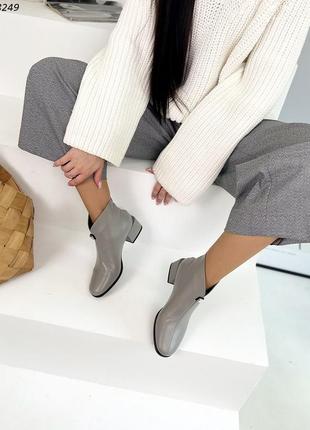 Элегантные кожаные женские ботильоны на глянцевом каблуке (деми/зима) в наличии и под отшив 💛💙8 фото