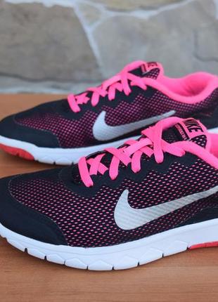 Легкие кроссовки для девочки nike нос и зад с защитой р.36