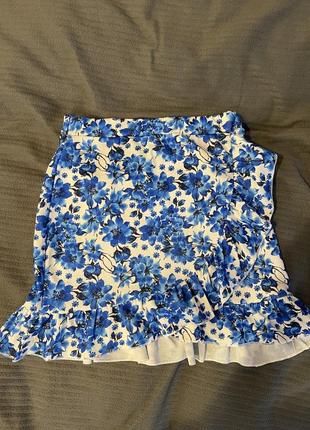 Трендовая юбка голубого цвета