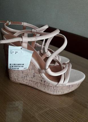 Босоніжки р.39  h&m нові