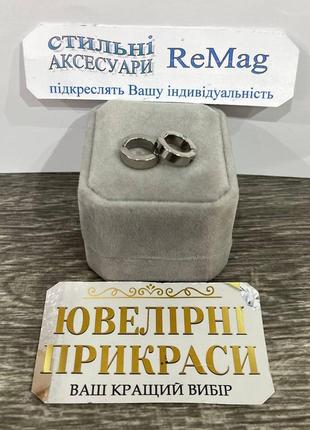 Подарок парню, девушке - чистые клипсы серьги-обманки без прокола из медицинской стали в бархатном футляре6 фото