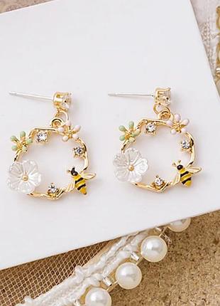 Очень красивые нежные серьги кольца цветок пчела🐝