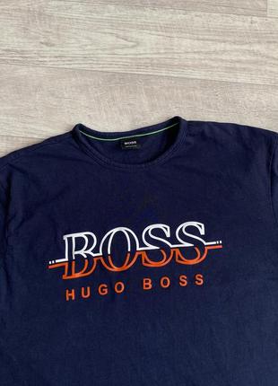 Футболка від hugo boss