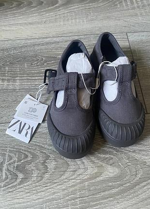 Взуття zara нові