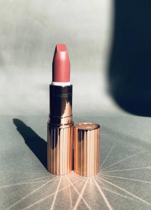 Charlotte tilbury pillow talk помада matte revolution lipstick в оттенке pillow talk medium2 фото