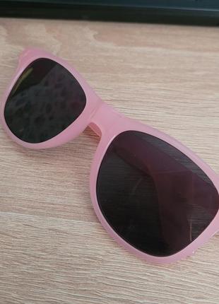 Окуляри сонцезахисні рожеві з чорними лінзами2 фото