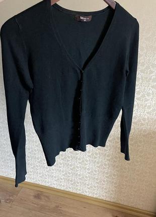 Черная кофта кардиган на пуговицах свитер