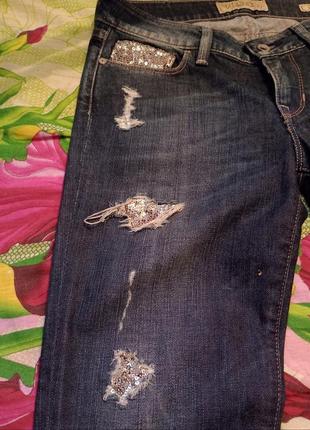 Guess джинсы с дырками рваные в паетку в паетки брендовые стильные фирменные10 фото