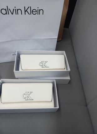 Calvin klein гаманець білого кольору