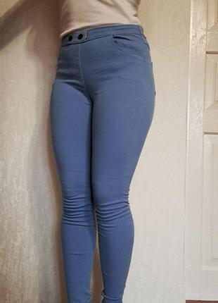 Синие облегающие брюки3 фото