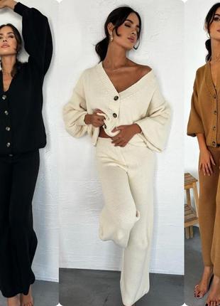 Женский вязаный костюм  кардиган +брюки  
•арт# 7000

размер :оверсайз 
ткань : 100 % акрил 
производство : турция