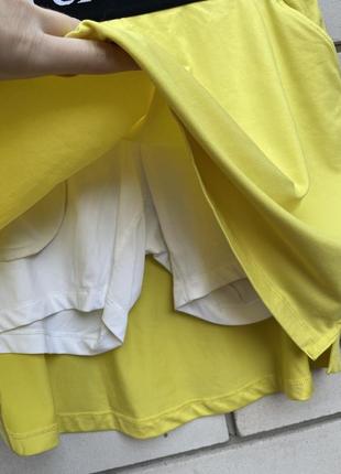 Спортивная желтая юбка с шортами для гольфа peak performance8 фото