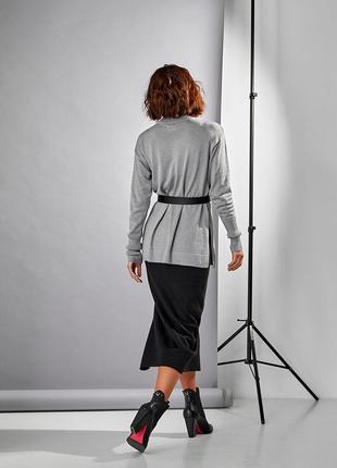 Удлиненный свободный однотонный джемпер женский серого цвета. модель 2706 trikobakh4 фото