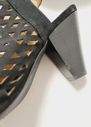 Босоножки закрытые черные на устойчивом каблуке6 фото