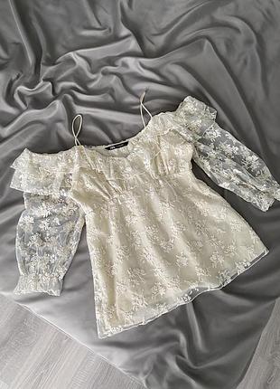 Нейвина блуза на плече zara