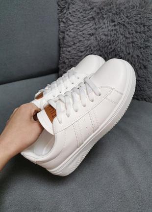 Кросівки жіночі білі весняні екошкіра кроси