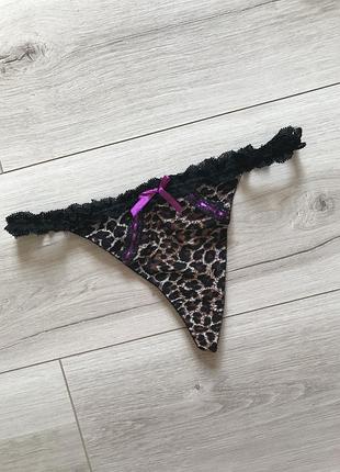 Леопардові сітчасті жіночі трусики стрінги з мереживними й атласними вставками