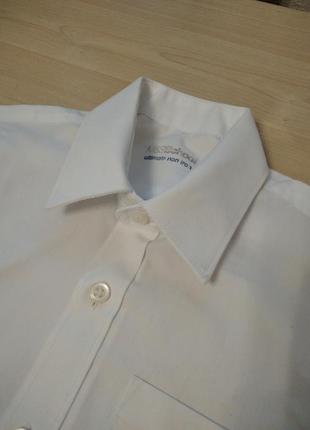 Белая рубашка с коротким рукавом на 4-5 лет