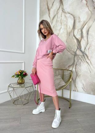 Комплект платье майка миди в рубчик по фигуре облегающая кофта свитшот укороченная костюм бежевый розовый пудра7 фото