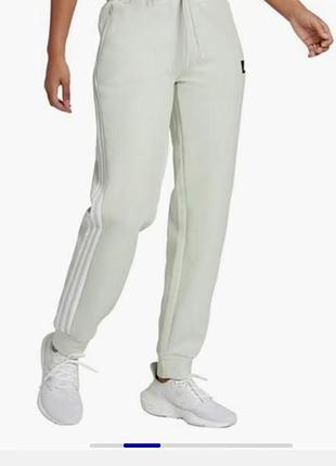 Спортивные штаны фирмы adidas.2 фото