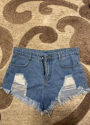 Жіночі шорти