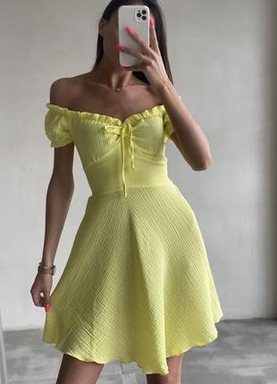 Муслиновое мини платье короткая регулируется шнуровкой с открытыми плечами короткие рукава хлопок белое розовое пудровое желтое6 фото