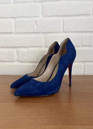 Женские синие замшевые туфли лодочки классические на каблуках1 фото