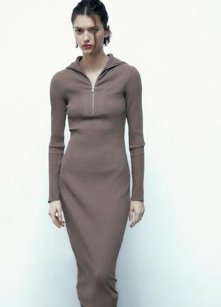 Платье в рубчик с высоким воротником zara