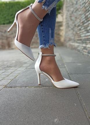 Белые женские туфли3 фото