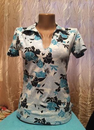 Красива футболка з коміром сорочки