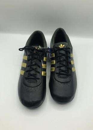 Оригінальні кросівки шкіряні жіночі adidas