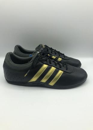 Оригінальні кросівки шкіряні жіночі adidas2 фото