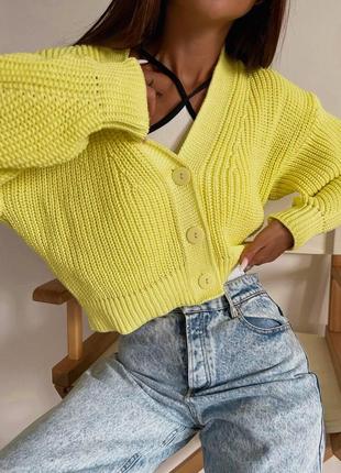 Женская стильная универсальная укороченная желтая мягкая кофта кардиган из хлопковой нити на пуговицах3 фото