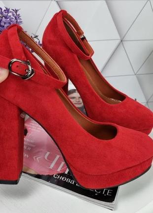 Туфли красные на стойкому каблуке4 фото
