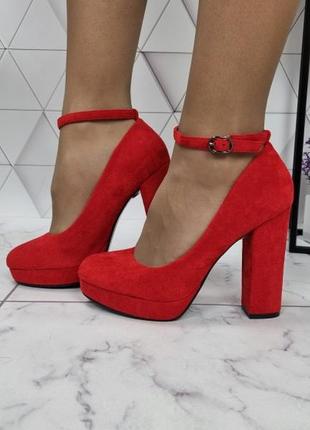 Туфли красные на стойкому каблуке1 фото