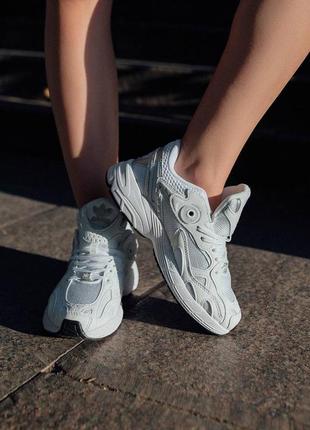 Жіночі кросівки adidas astir originals white