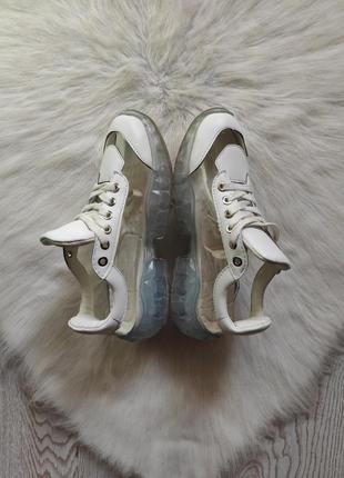 Білі шкіряні прозорі кросівки кеди зі вставками прозорими висока підошва платформа2 фото