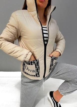 Стильна жіноча курточка