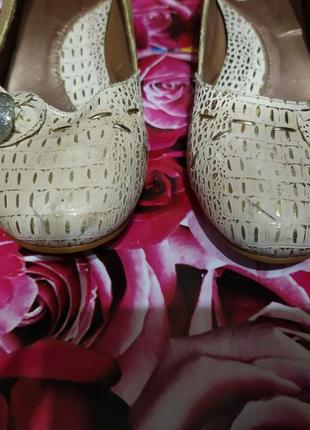 Туфлі закриті весільні туфельки з трояндою квітами низький каблук2 фото