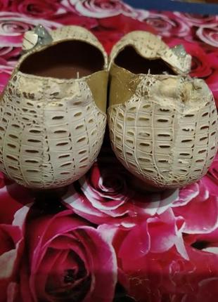 Туфлі закриті весільні туфельки з трояндою квітами низький каблук4 фото